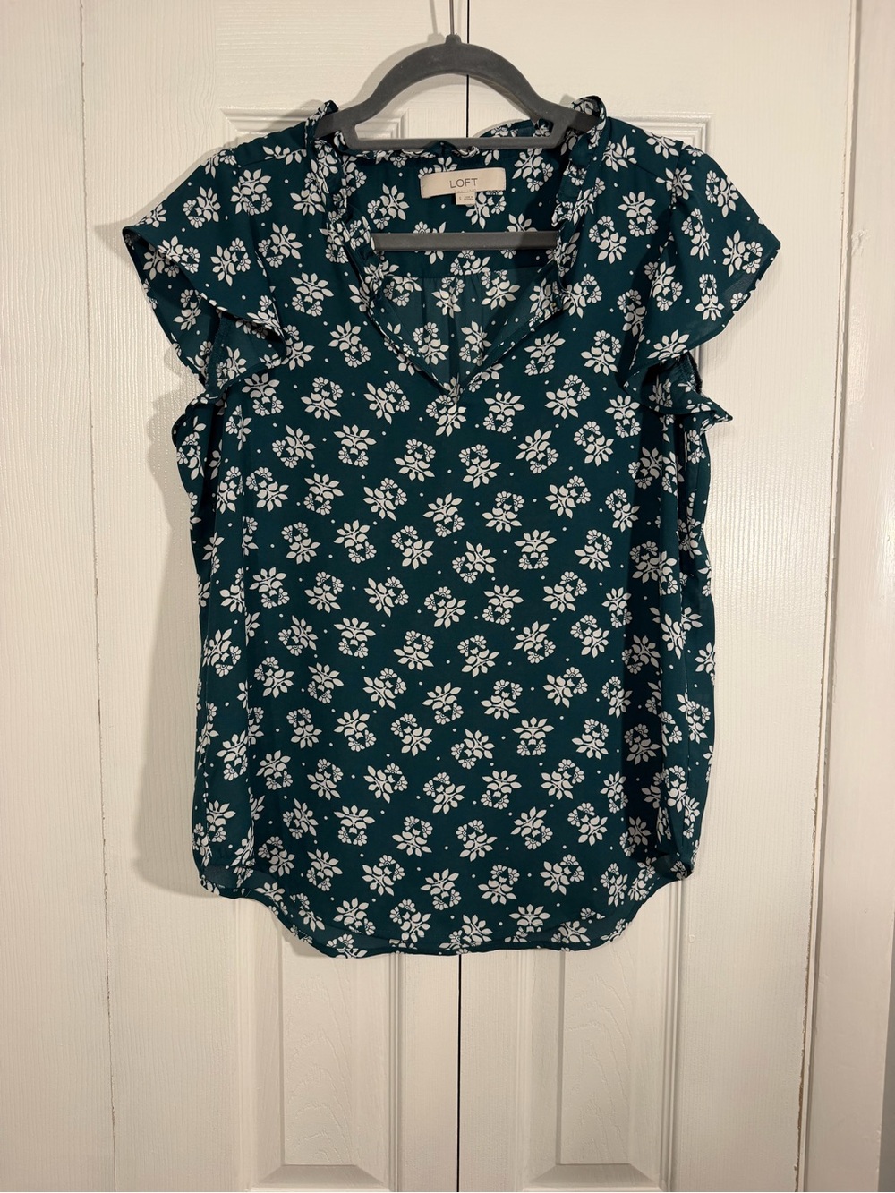 LOFT Floral Flutter Sleeve Blouse S Teal White